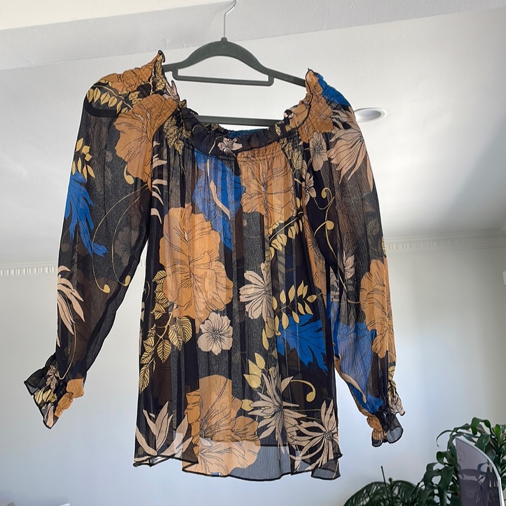 100% Silk - 7 for All Mankind off the should top